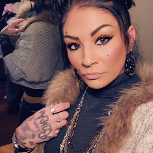 Meet your Posher Lucky Rose!!! - Picture 3 of 5